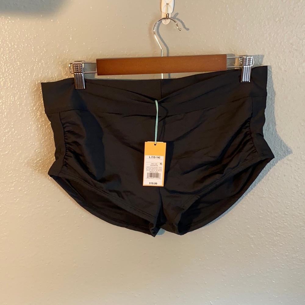 Women’s shortsie swim shorts